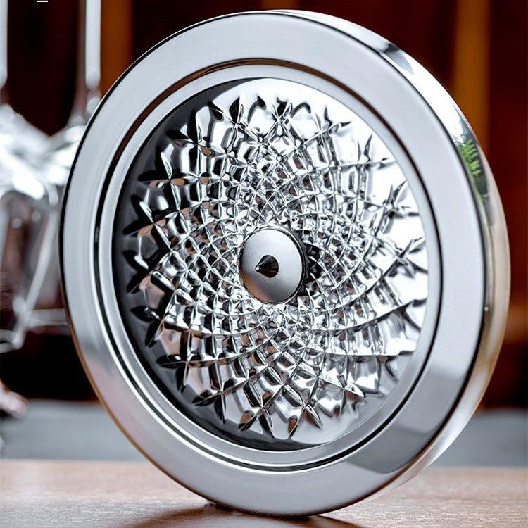Wine being poured from the Vitraelle Orbit Decanter